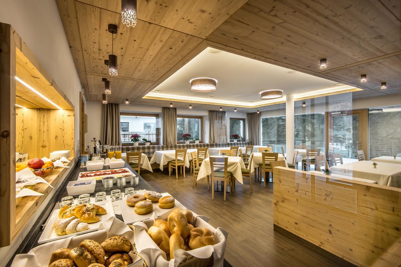 Garni Larix Hotel Colfosco Exterior photo